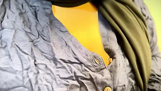 Пасынок застукал арабскую горячую мачеху за трахом пальцами и экстремальный сквирт... в трусиках, затем помочь ее раком в анал и трах мокрой киски