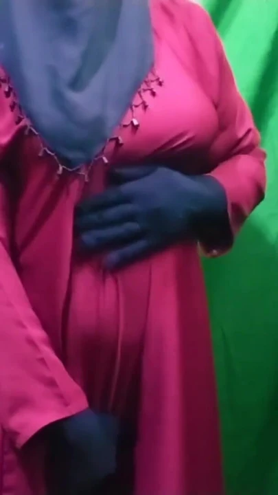 Ikonikus pillanat az "Indian Desi Wife of Cuckold élvezi a férj barátjának faszát, hindi nyelven beszél és keményen nyög"