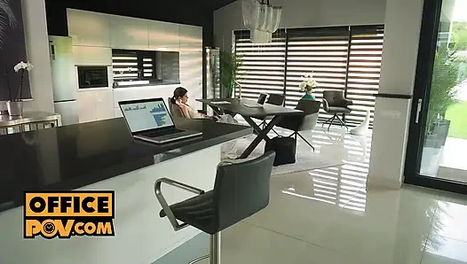 Приятное и грязное ожидание с Sophie Weber