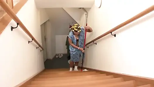 Alman ev hanımı evi temizleyenden daha iyi sikişiyor