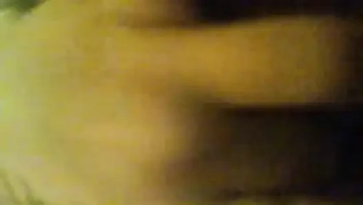 Tek başına parmaklıyor