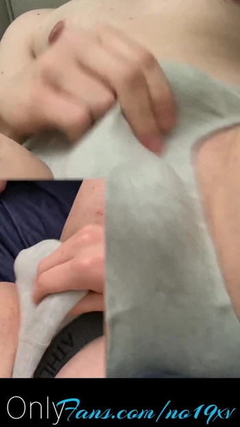 「POV:オナニーして私のパンティーで巨大に射精する」の象徴的な瞬間