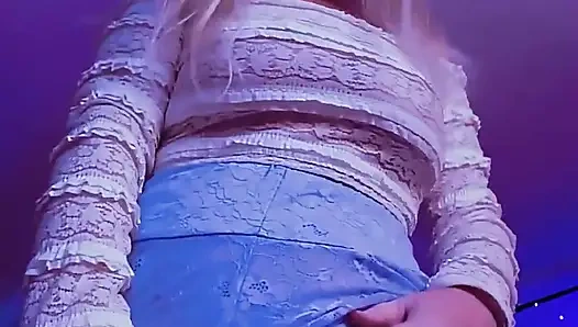 Kamu meneteskan memekmu