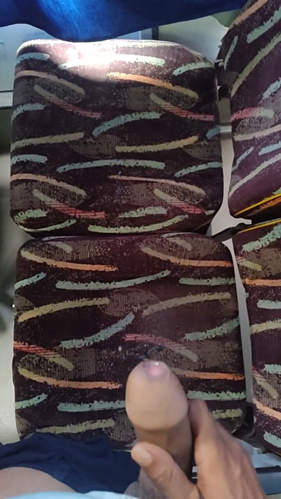 Hand job Bus m