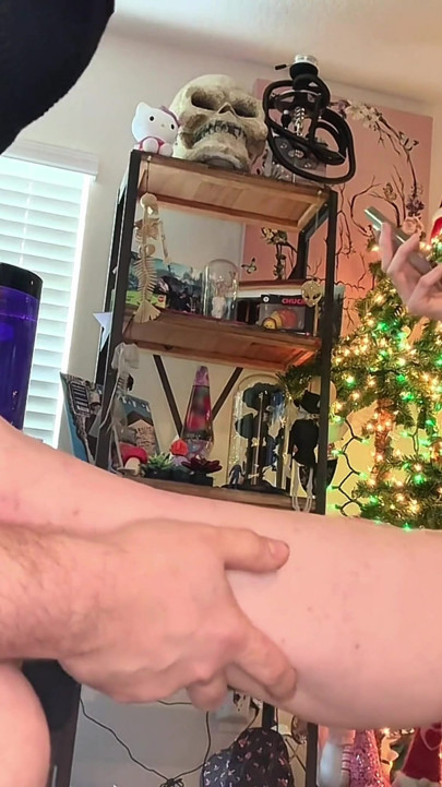 Rozmiar 16 Foot Worship 6'7 Giantess with Big Feet | Klip 1