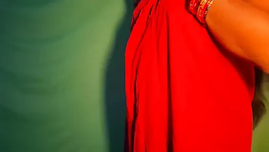 Navel and Erotic Show of Tamil Married Bhabi