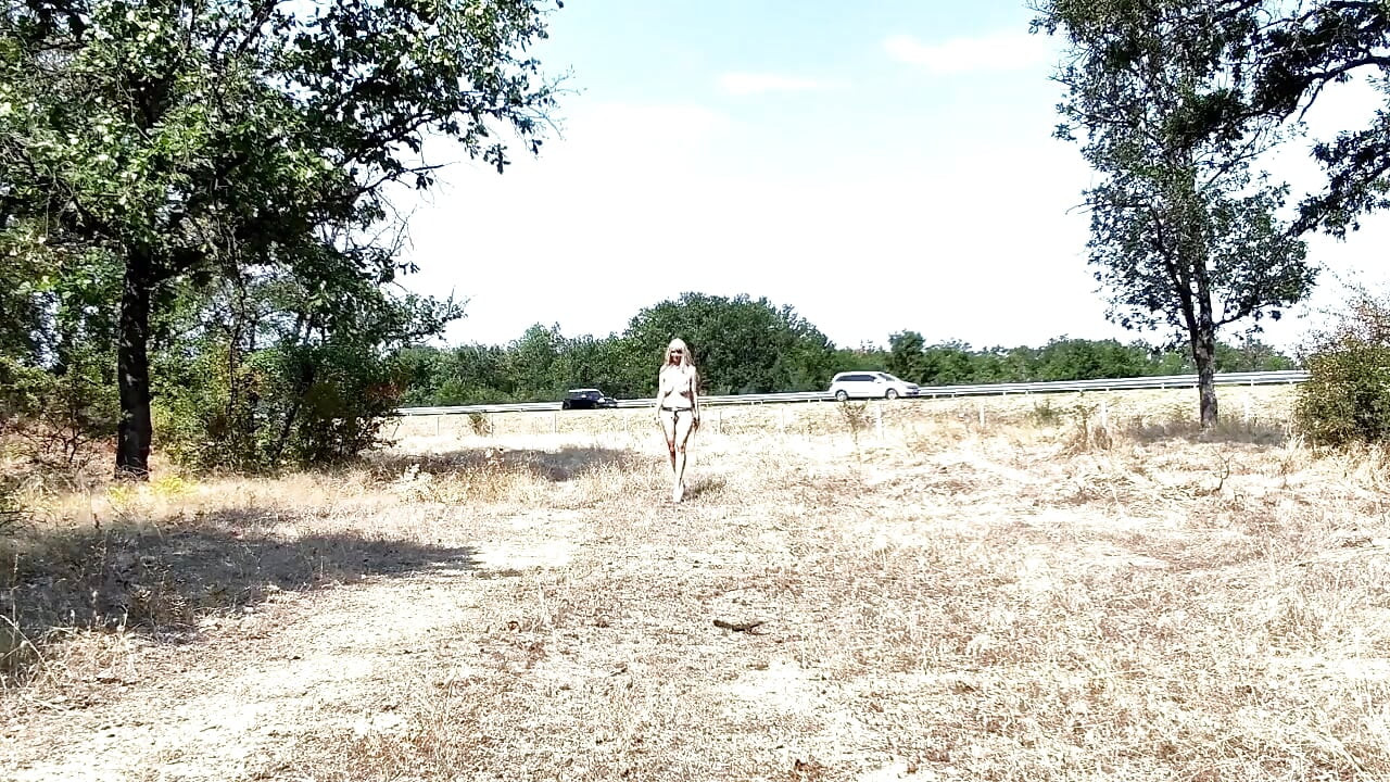 Slave Tih Entertains His Fans