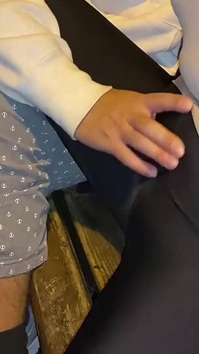 "Yutulan spermden unutulmaz bir an. Göte şaplak atma. Bakış açısı oral seks. Açık havada gırtlak."