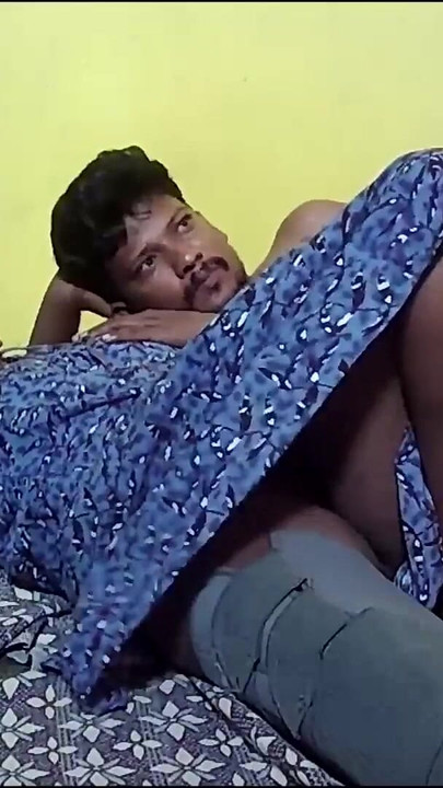 Trenutak koji morate podijeliti iz "Indijska seoska kućanica ljubi guzicu Housbandu"