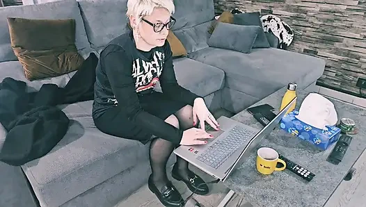 I Had to Choose Between Working or Using a Dildo on My Mature MILF Pussy