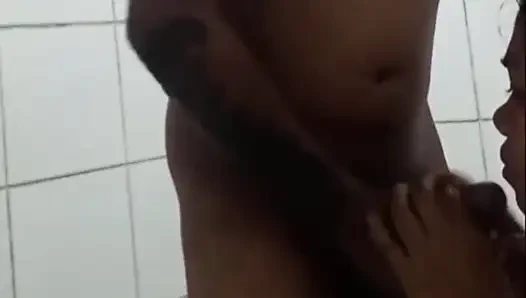 Miss Gerl Zeigt Der Kamera Ihr Gesicht