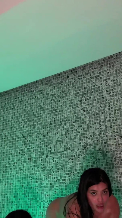 Jacuzzi 3some