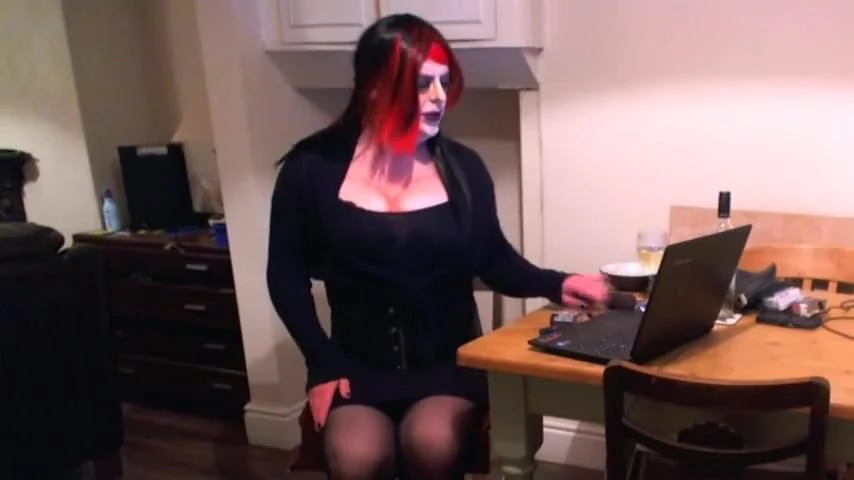 Sexy tgirl kirsty lippy and a ciggy