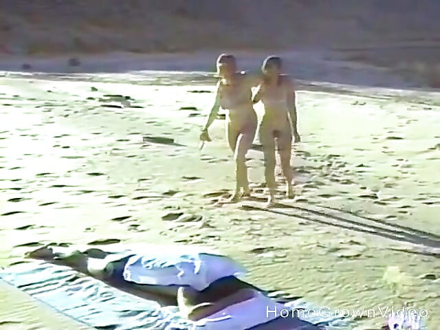 Distracție în patru la plajă!