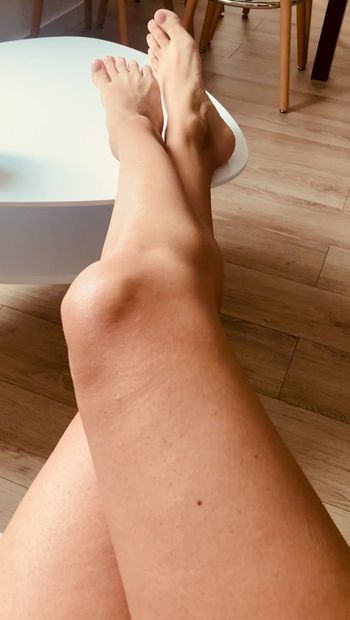 Bonjour from France. Waiting for my slave and paypig...