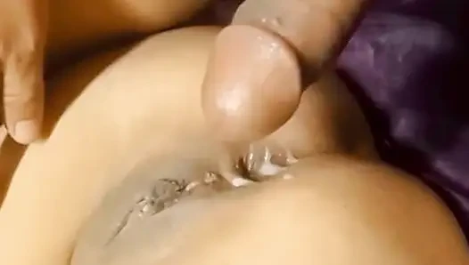 Ngentot pantat pacar teman sampai crot di pantatnya.