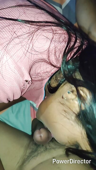 Nyepong kontol adik tiriku sampai aku crot