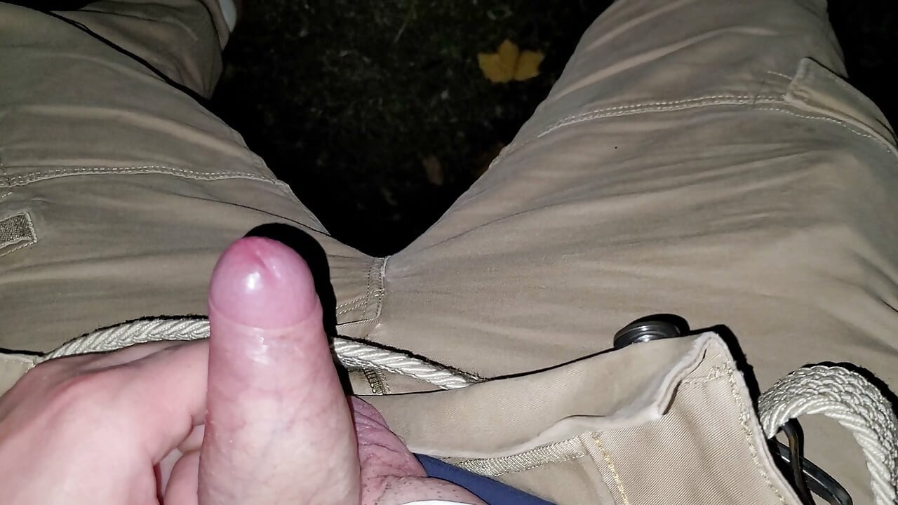 Mijando no estacionamento!