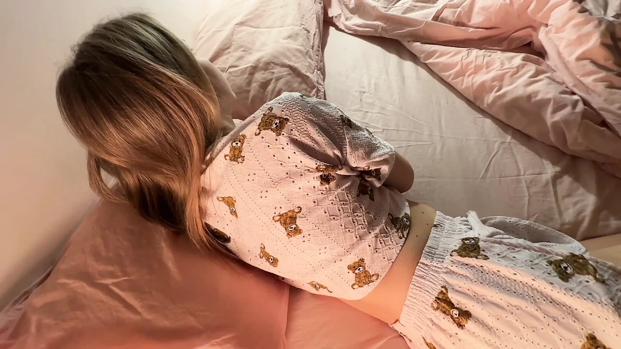 HOW TO FUCK BEAUTY-CUTIE IF HER HOLES ARE TIGHT AND VIRGIN?