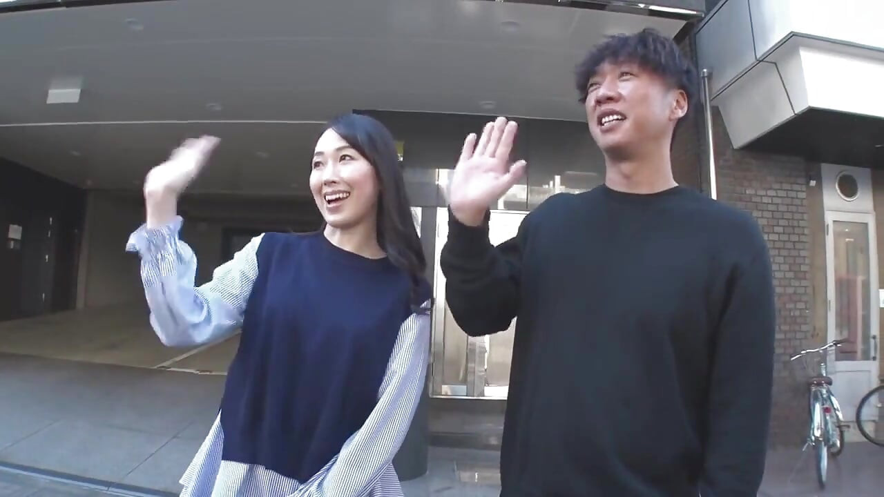 섹시한 이웃 마누라의 매혹적인 보지 플래시 미나 사쿠라
