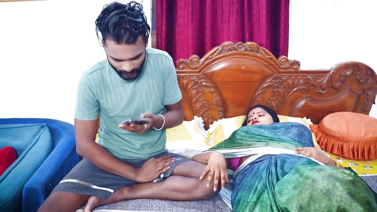 Sauteli maa ka pair dabate dabate chod diya