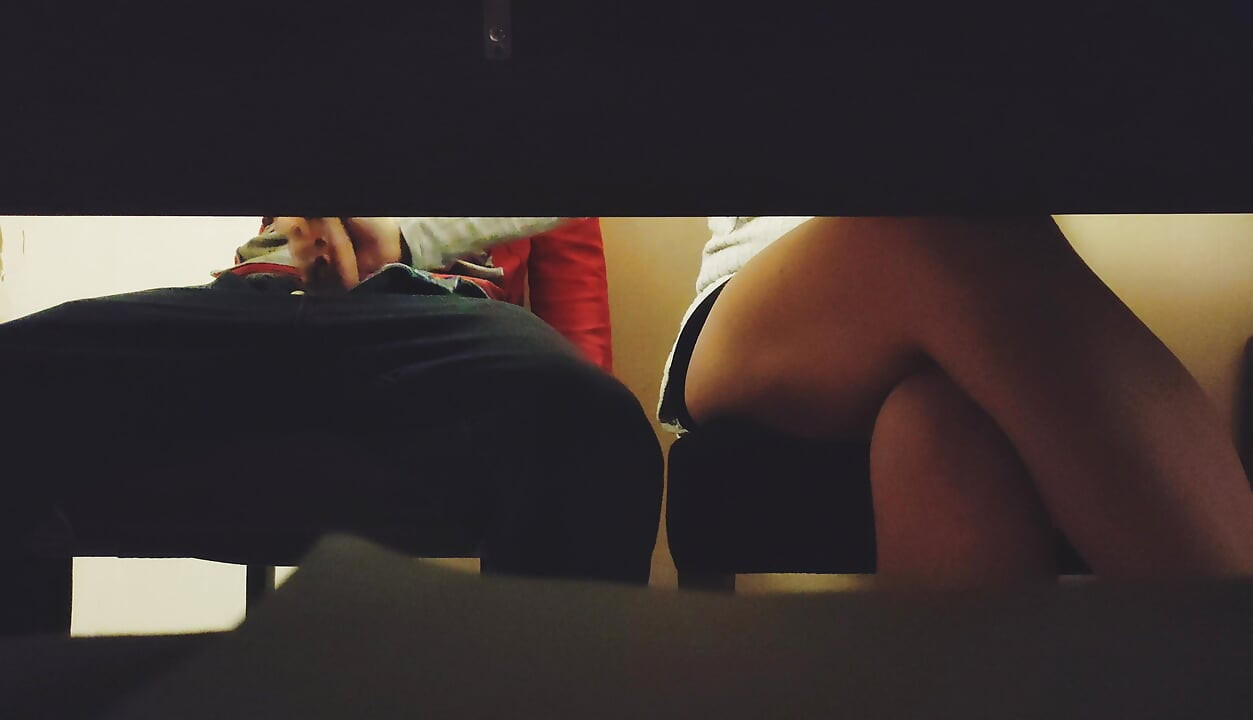 他被同學猛撸。