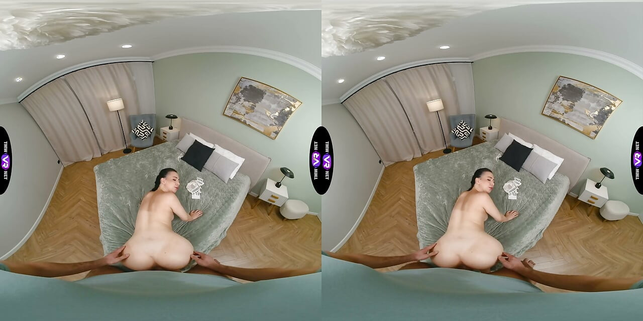 Возбуждённая Сида встаёт на колени, чтобы проглотить его сперму - TeenMegaWorld