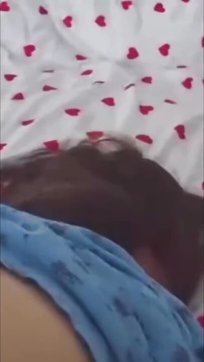 Echt vreemdgaan. Mijn vrouw wordt in haar kont geneukt ..