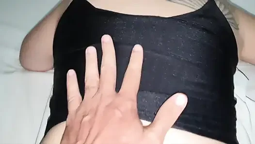 Seks yapmak için külotunu çıkarmıyor.