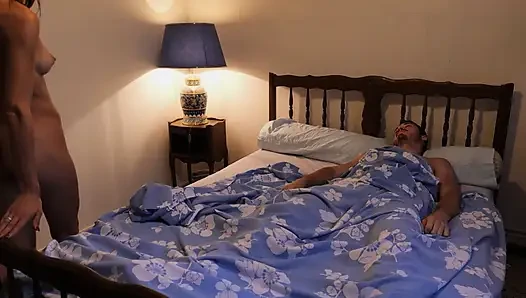 Rüyalarında olduğu sürece onu boşaltıyorum