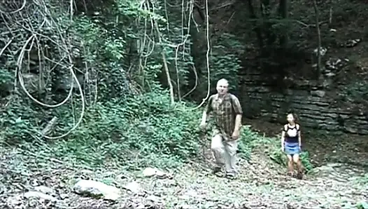 Cewek tua mesum ngentot gadis remaja imut