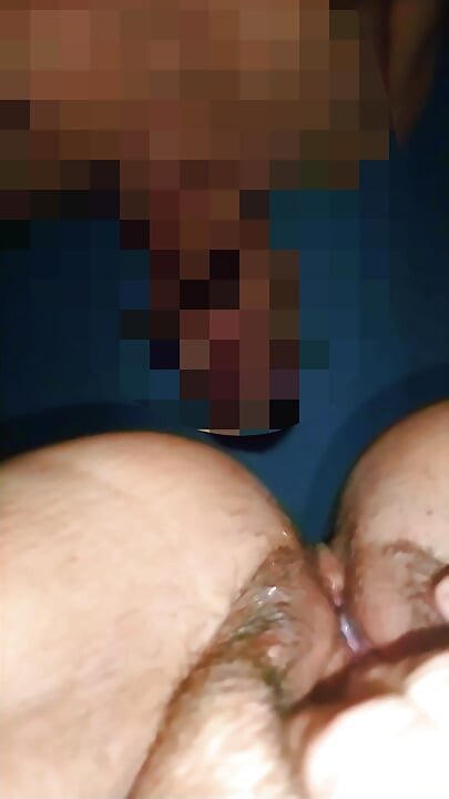 Sie fragt, ich gebe. Sie stöhnt, ich hämmere ihre muschi hart.