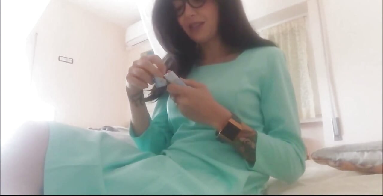 Gagică sexy incitanta care sufocă
