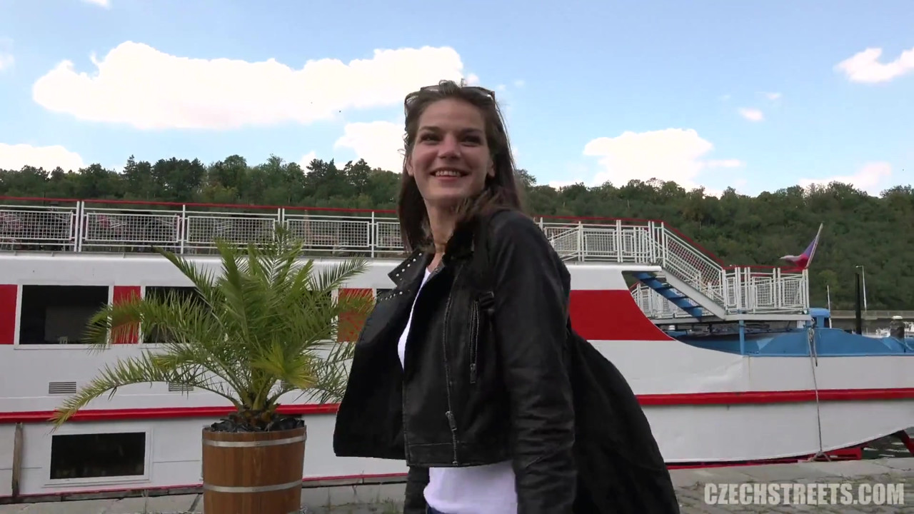 チェコの街 - 史上最もシャイな女の子