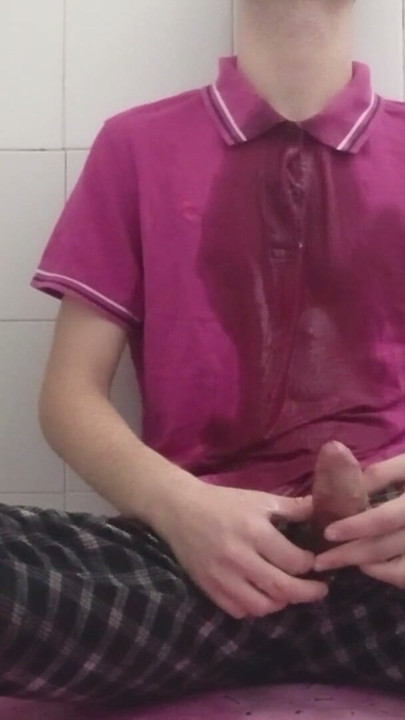 18 year old guys piss and masturbates on jeans and t-shirt | Clip 1