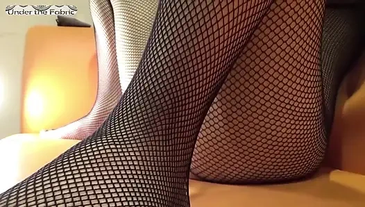 Sesi pemotretan intim selagi model seksi ini lagi asik muasin memeknya sampai muncrat berjam-jam - 1