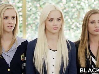 Blacked - gadis preppy threesome mendapatkan tiga bbcs
