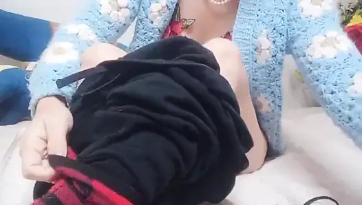 Minyon Hana Yeni Gün Çalışmasına Gül Çiçeği Kıyafetiyle Başlıyor