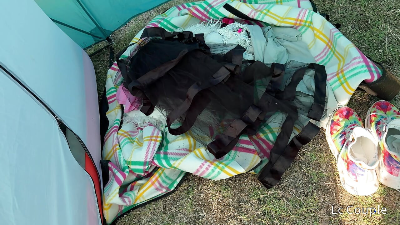 Punto de vista: me invitaron a una carpa de milf cachonda