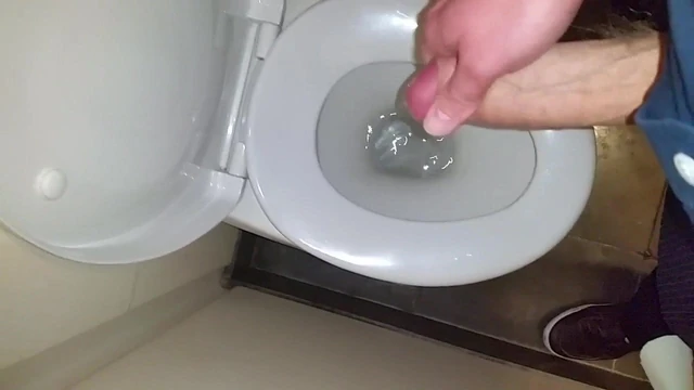 Geil auf der Arbeit die Nille bearbeitet