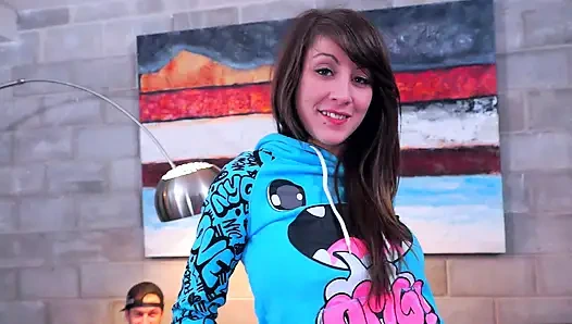 Crazy babe hot and horny - sepong kontol sampai dalam banget