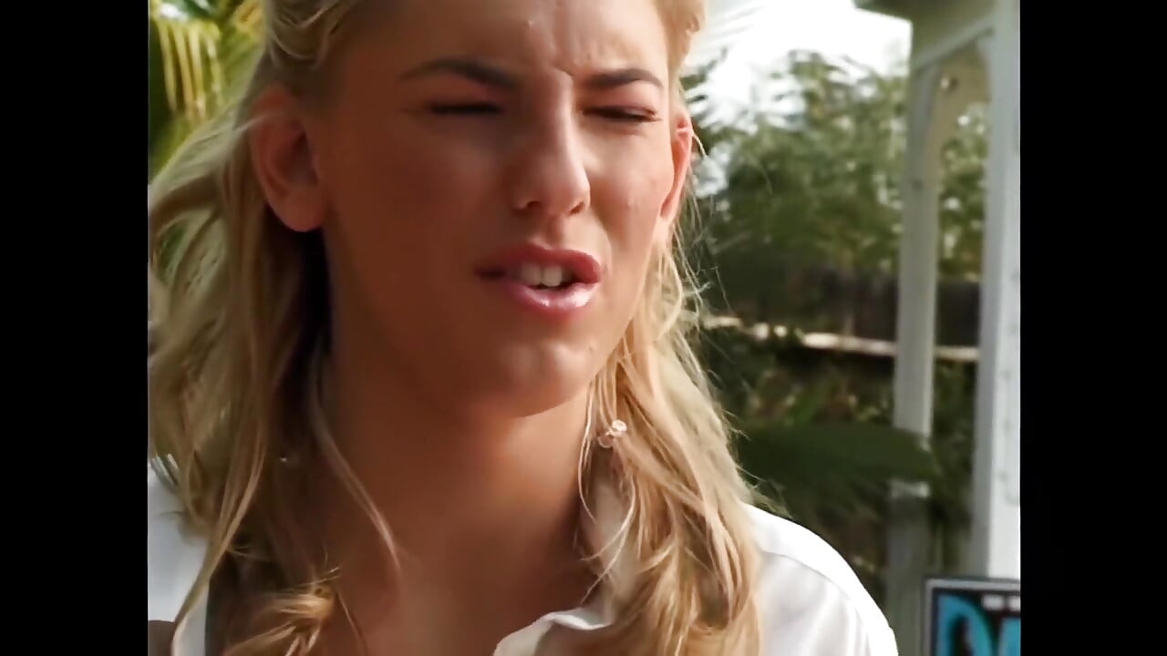 جودي روكس: أولا ألمس كسي... ثم أمارس الجنس بقوة من قبله ...