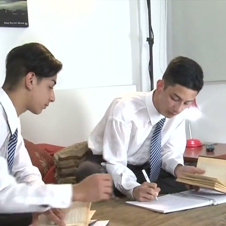 Twinsk Students so Ghot