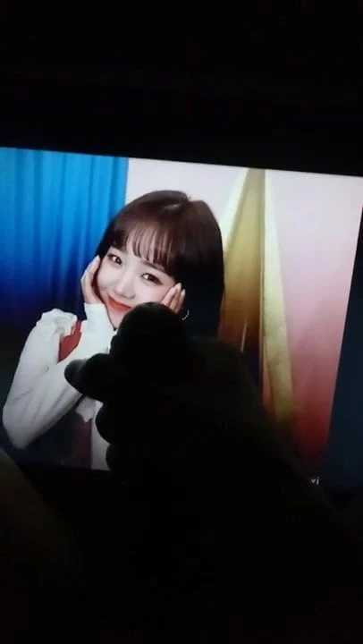 Weki meki yoojung počast spermi (ex ioi)