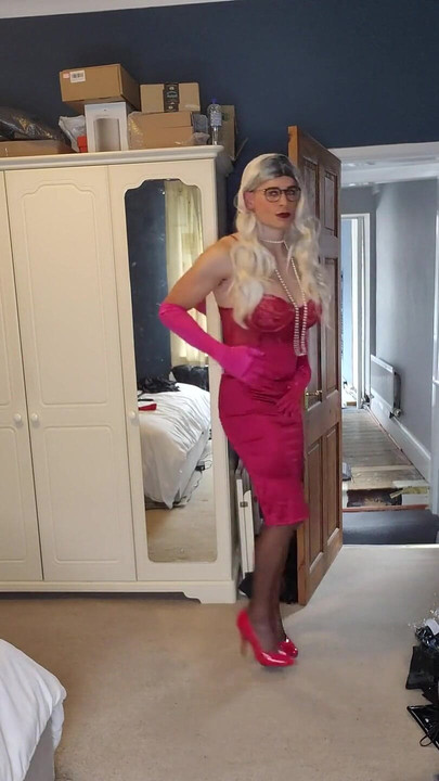 Feeling hot in my red dress ️