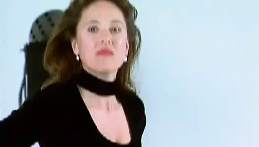 Almanya'dan çarpıcı bayan külotlu çorapla mükemmel vücudunu gösteriyor