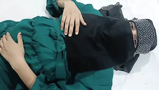 Muslim ladki ke rasile hotho ko chusa - kissing video