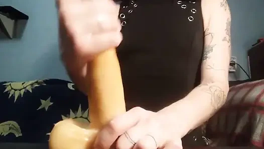 Ngasih sama cowok berondong yang penuruh