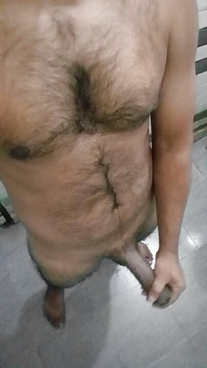 Dost Ki biwi Ki chut dekh kar apna lund bathroom me hilaya