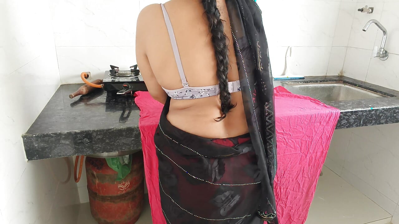 Desi bhabi ki kitchen me chudai video with brother in law